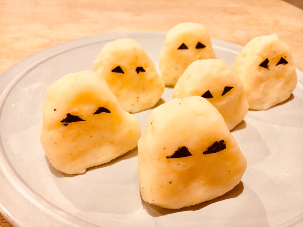 ハロウィンの料理におすすめ 簡単かわいいおばけポテトの作り方 Checo 暮らしと旅のアイディア集